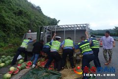 女司机驾驶刚落户新车侧翻晴兴高速 高速政、告